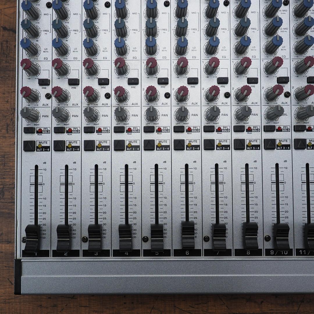 BEHRINGER EURORACK MX2004A 動作確認済 アダプターあり