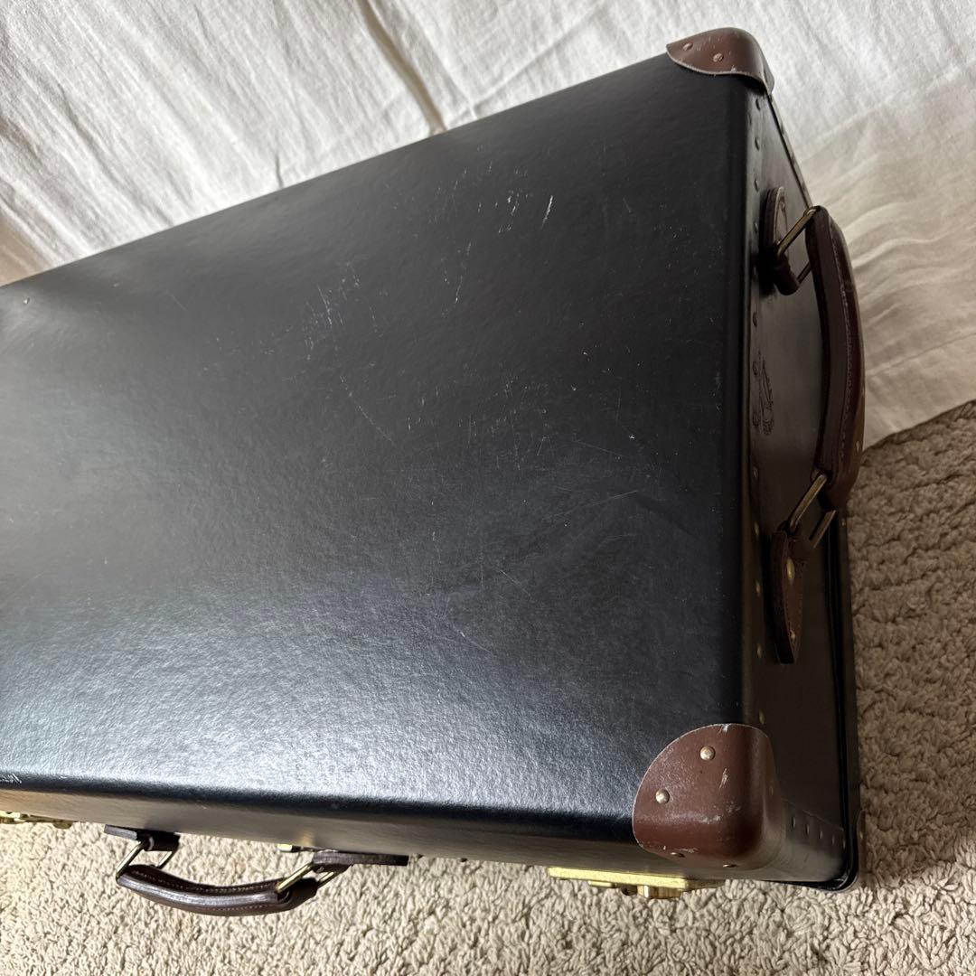 グローブトロッター大型黒いキャリーケース