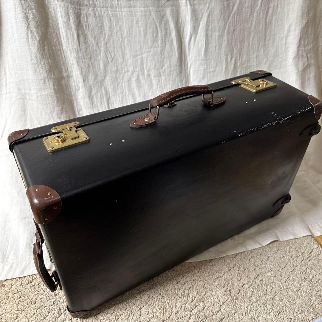 グローブトロッター大型黒いキャリーケース