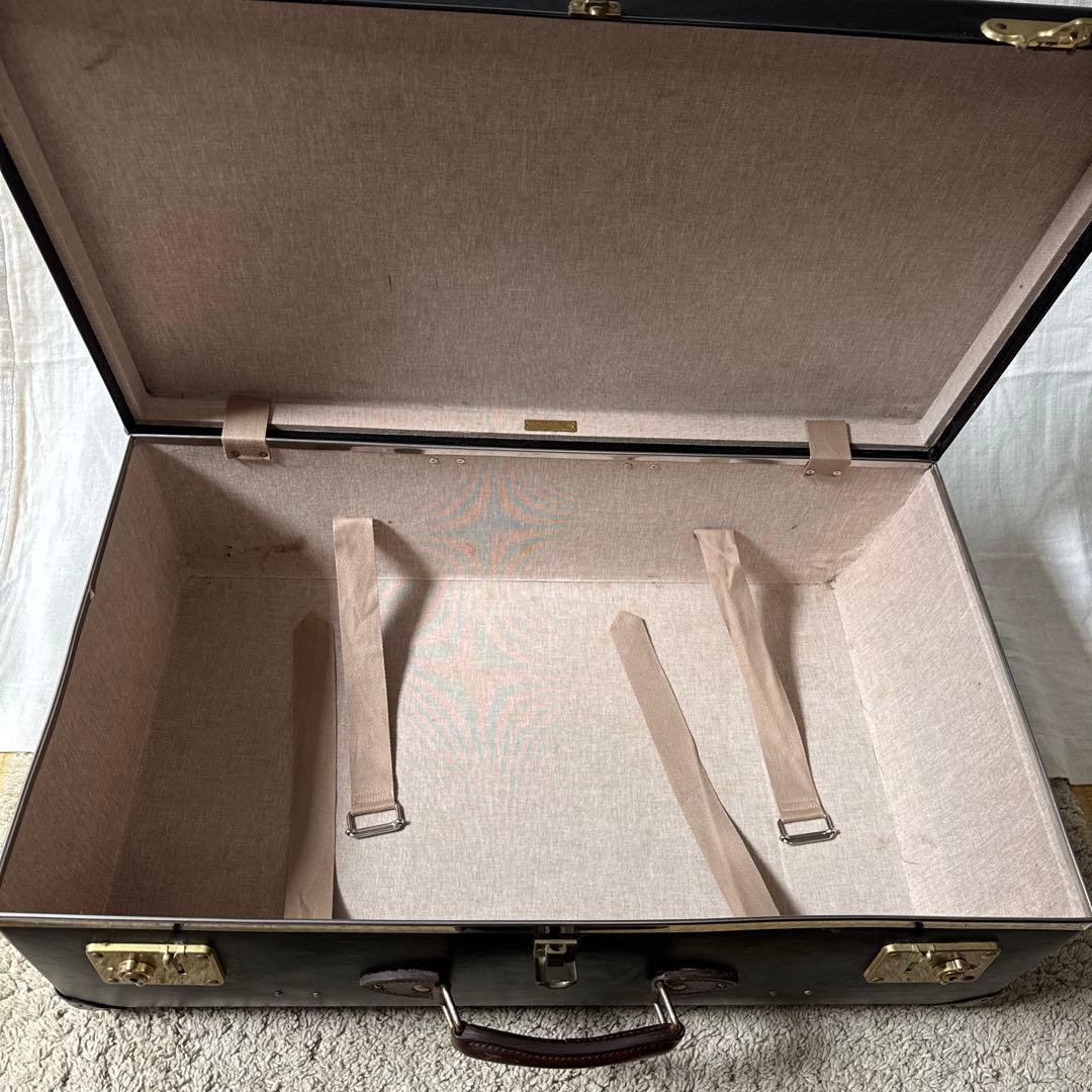 グローブトロッター大型黒いキャリーケース