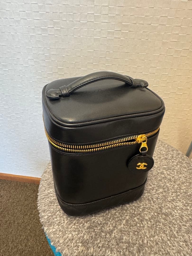 CHANEL バニティバッグ 化粧ポーチ ブラック ラムスキン 縦型