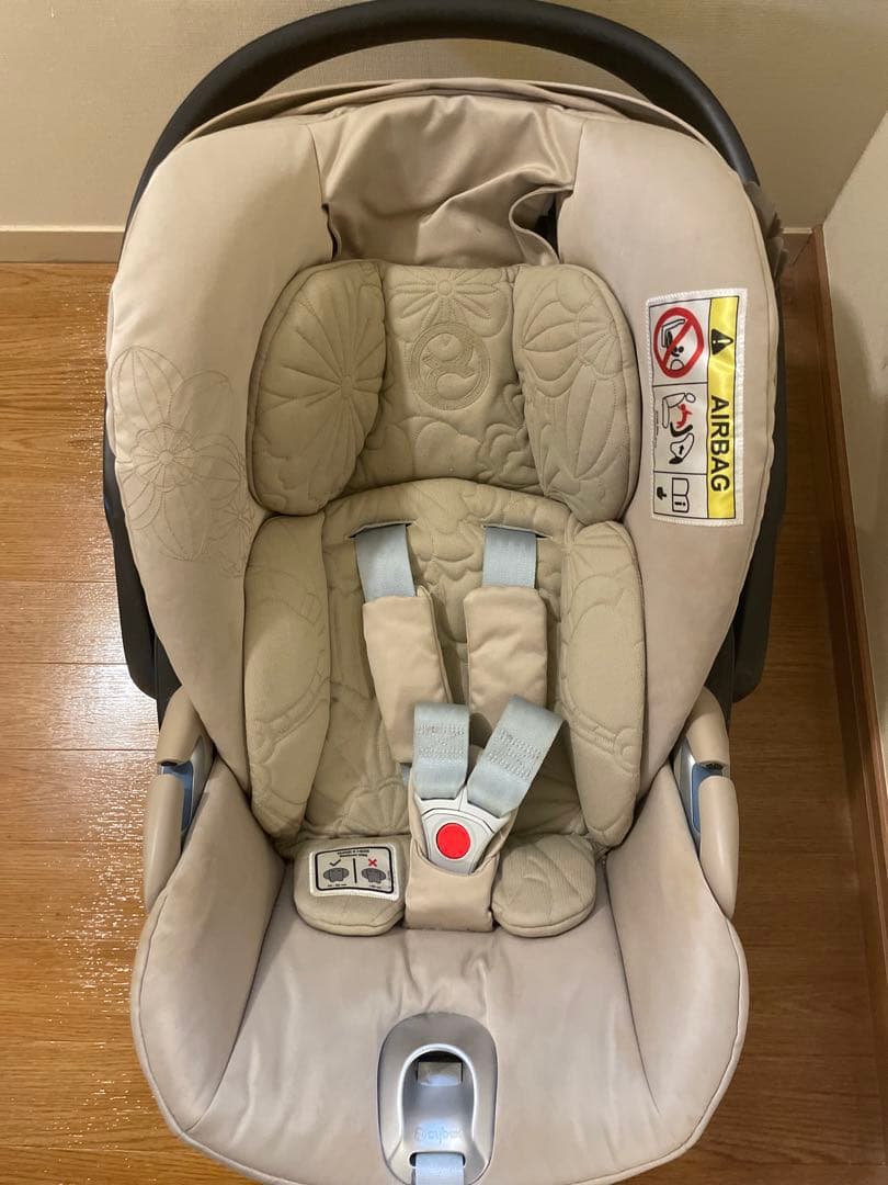 引き取り可能な方のみ 花柄デザイン 車用チャイルドシート