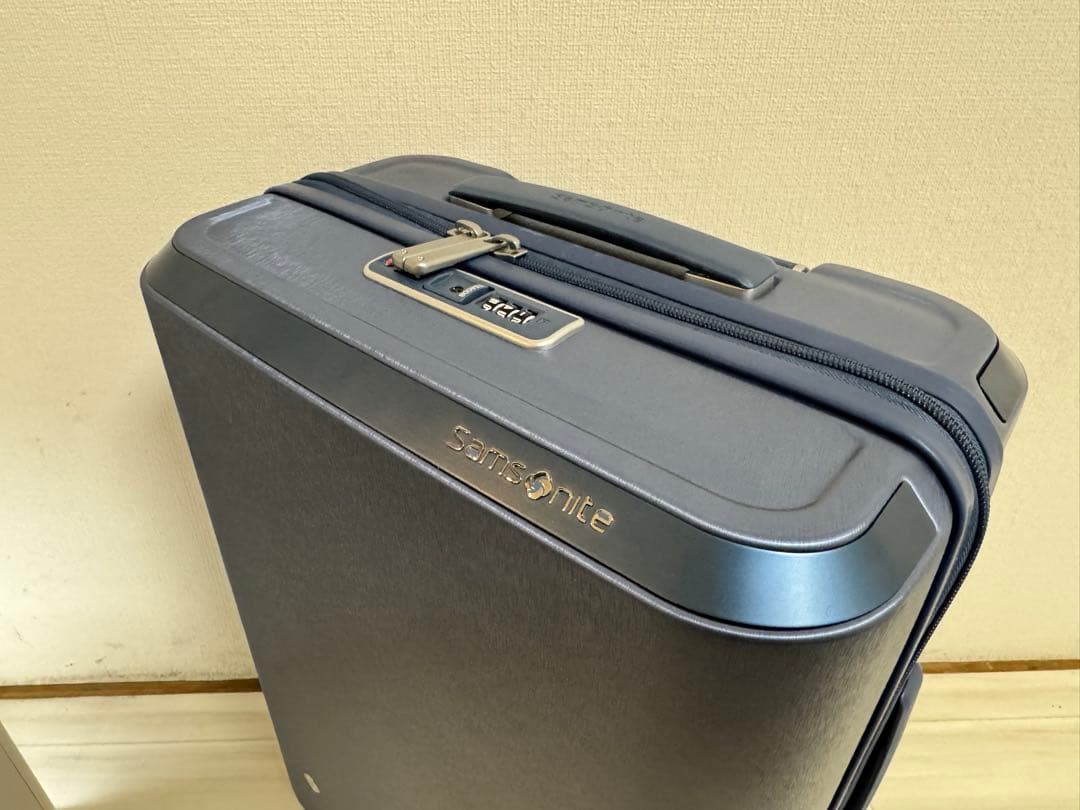 SAMSONITEサムソナイト　EVOA ZエヴォアZ DeepBlue