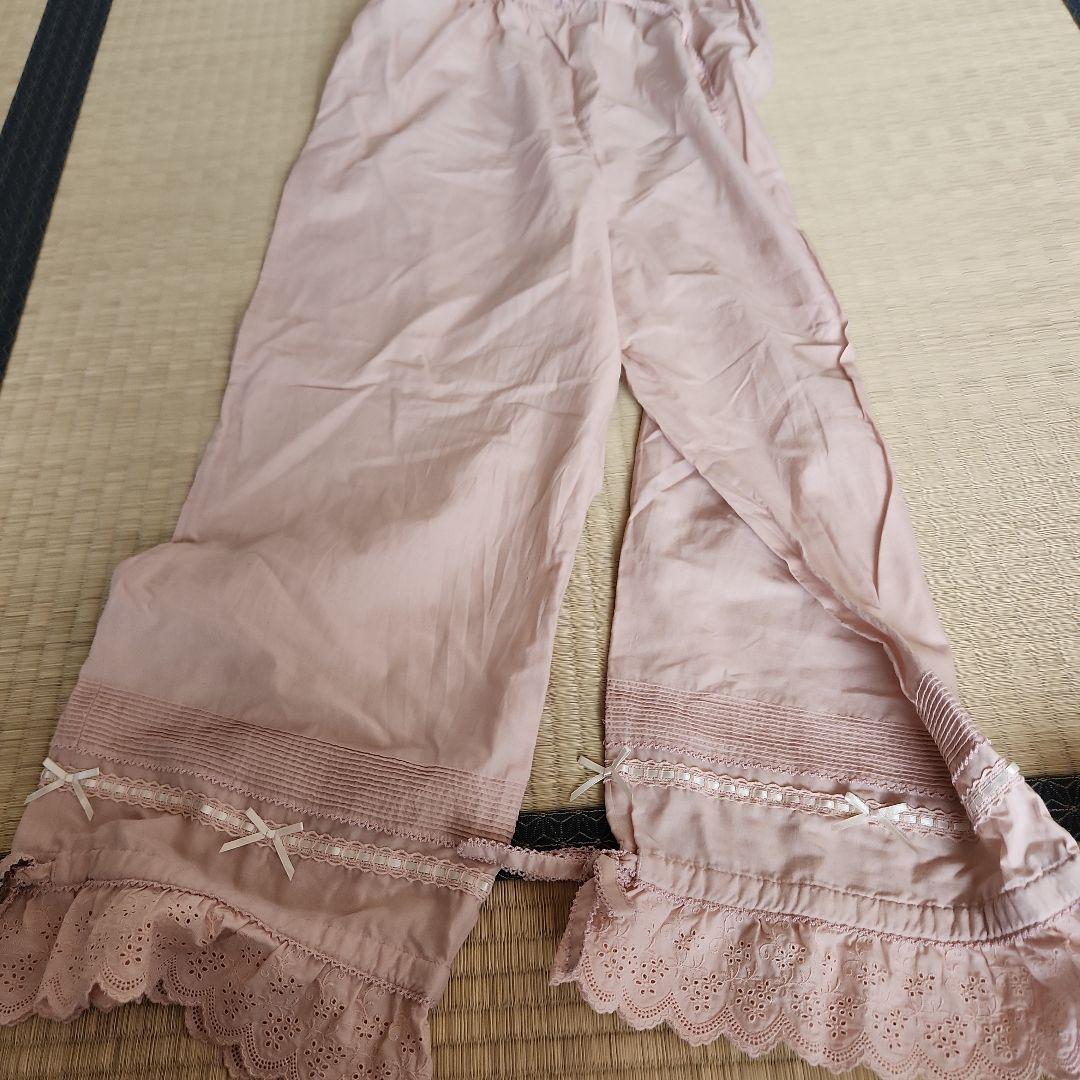 ピンクハウスです。数年前に伊勢丹で購入しています。