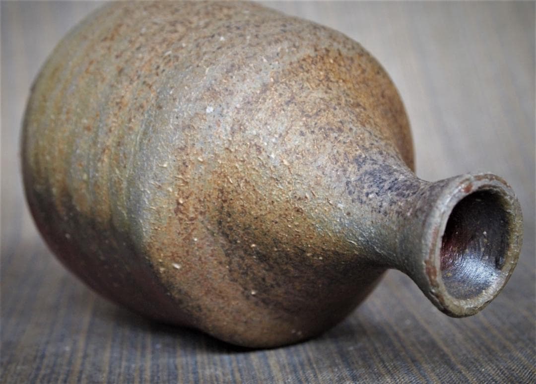 高力芳照【師：金重素山、金重有邦】★備前（窯変）徳利B★共箱・布・栞