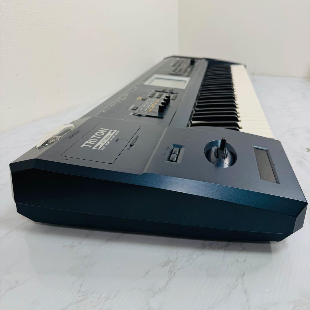 KORG　TRITON Extreme 61　シンセサイザー　真空管　61鍵盤