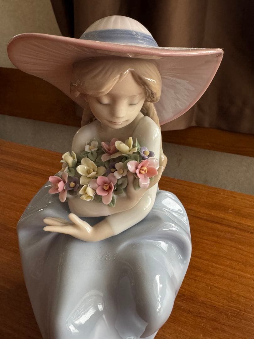 LLADRO リヤドロ・花の香りに包まれて　置物