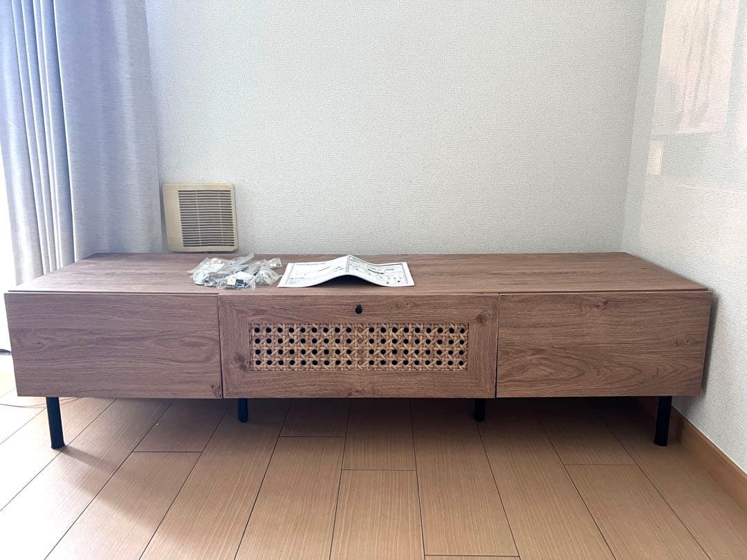 【9/21まで新品値下げ中】lowya テレビ台　木目　スチール脚　140