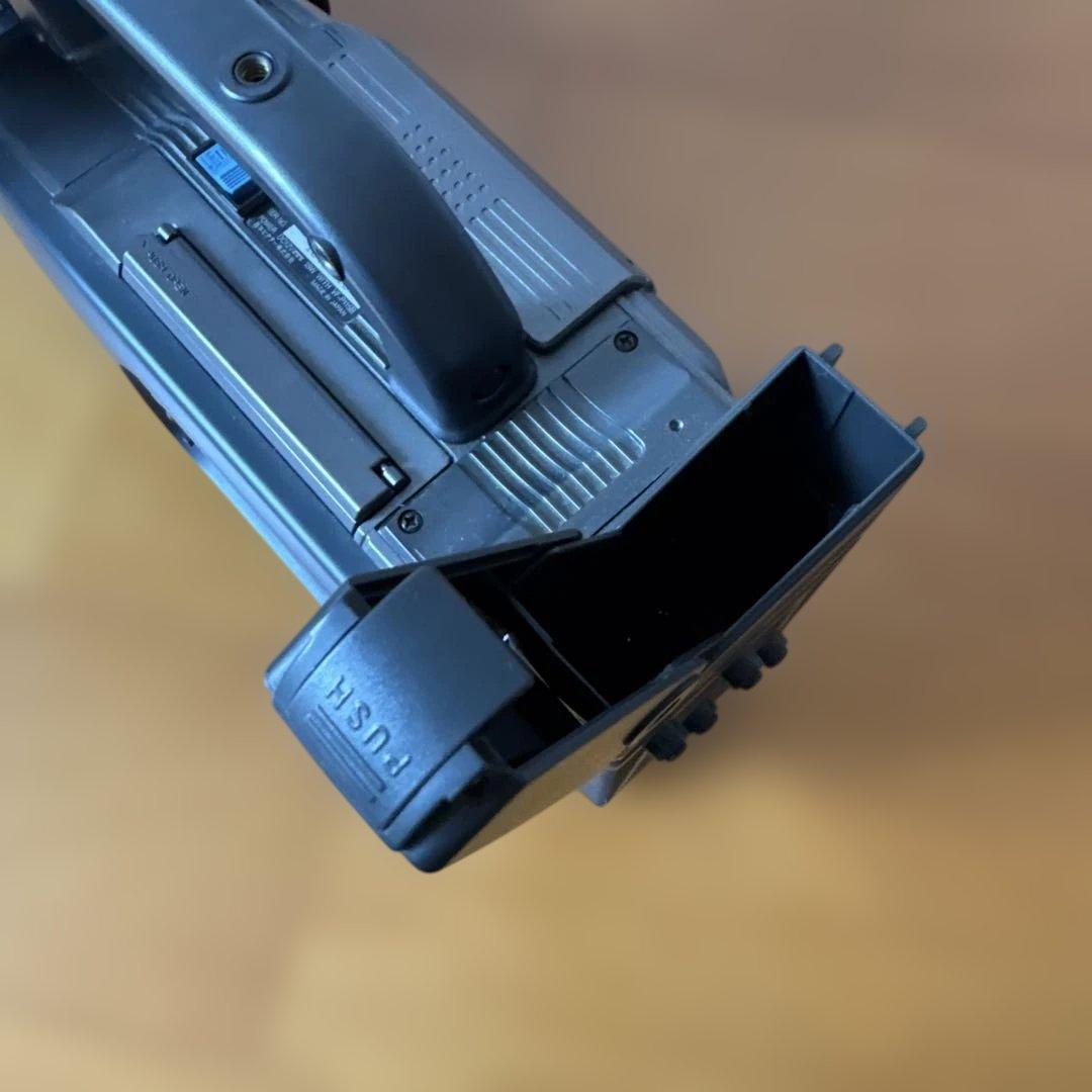 Victor 業務用ビデオカメラ GY-DV500 充電器付き