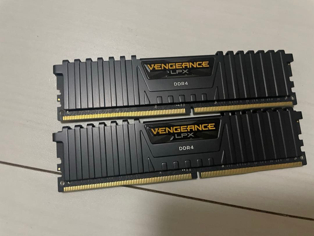 Corsair DDR4 VENGEANCE 3200Mhz 32gセット