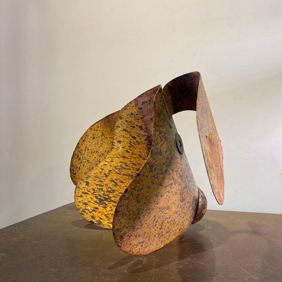 錆びた鉄製のマスク ブタ アンティーク