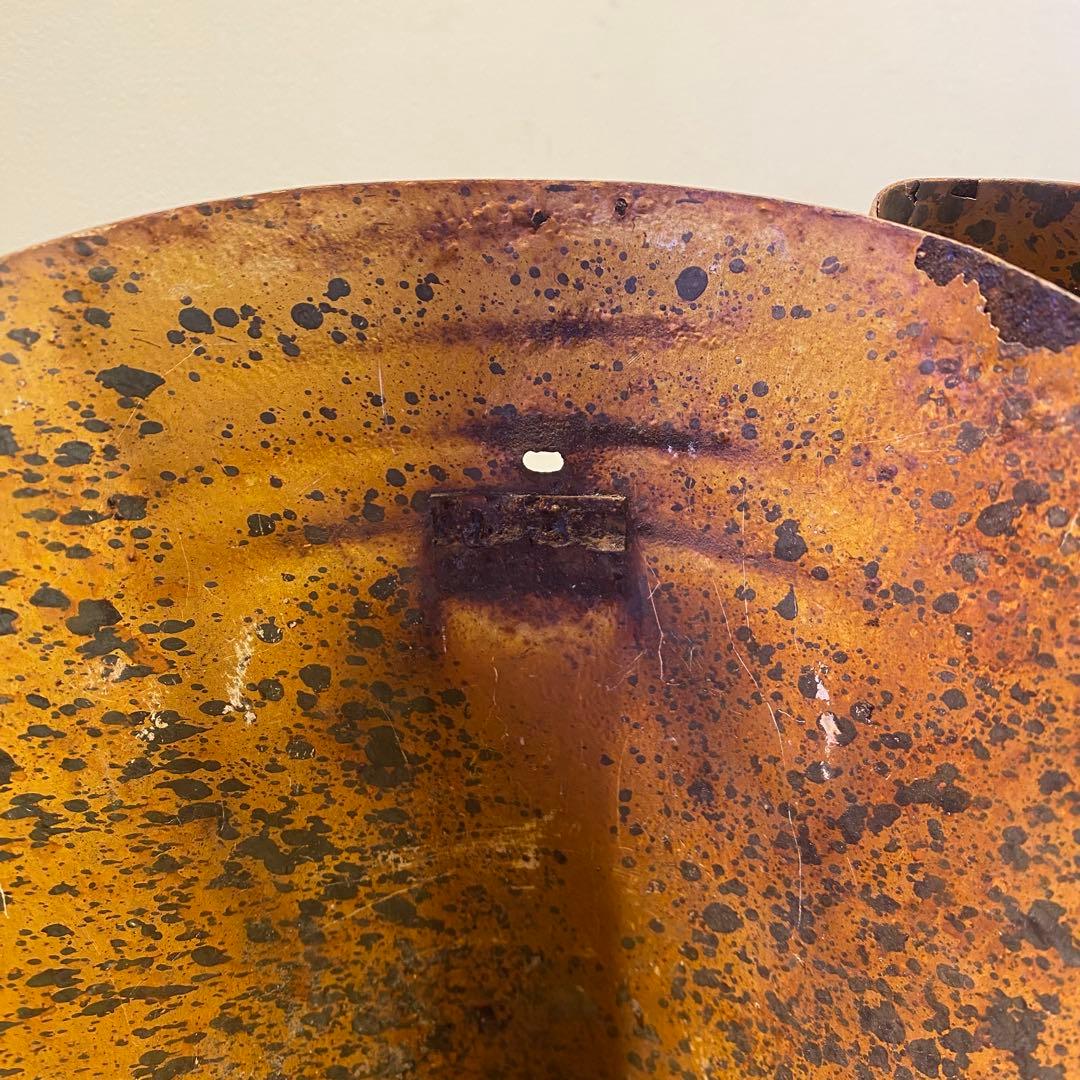 錆びた鉄製のマスク ブタ アンティーク