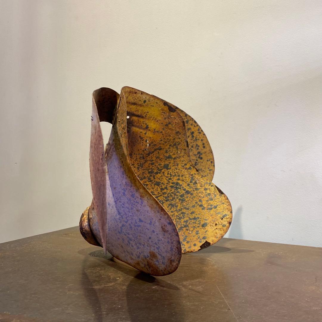 錆びた鉄製のマスク ブタ アンティーク