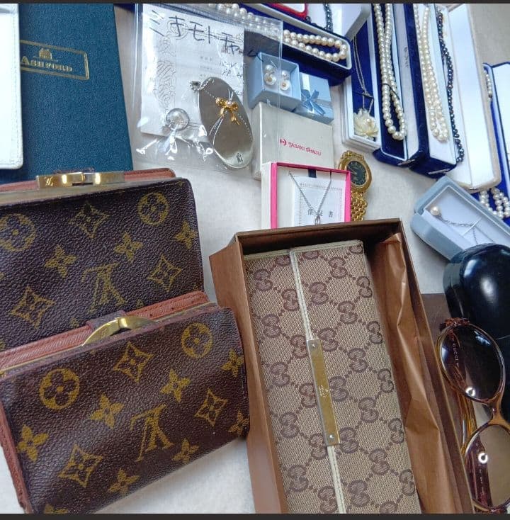 整理品ミキモトTASAKIバーバリーGUCCI財布サングラスFEILERパール