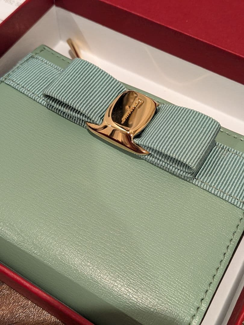 Salvatore Ferragamo 二つ折り財布 ミントグリーン