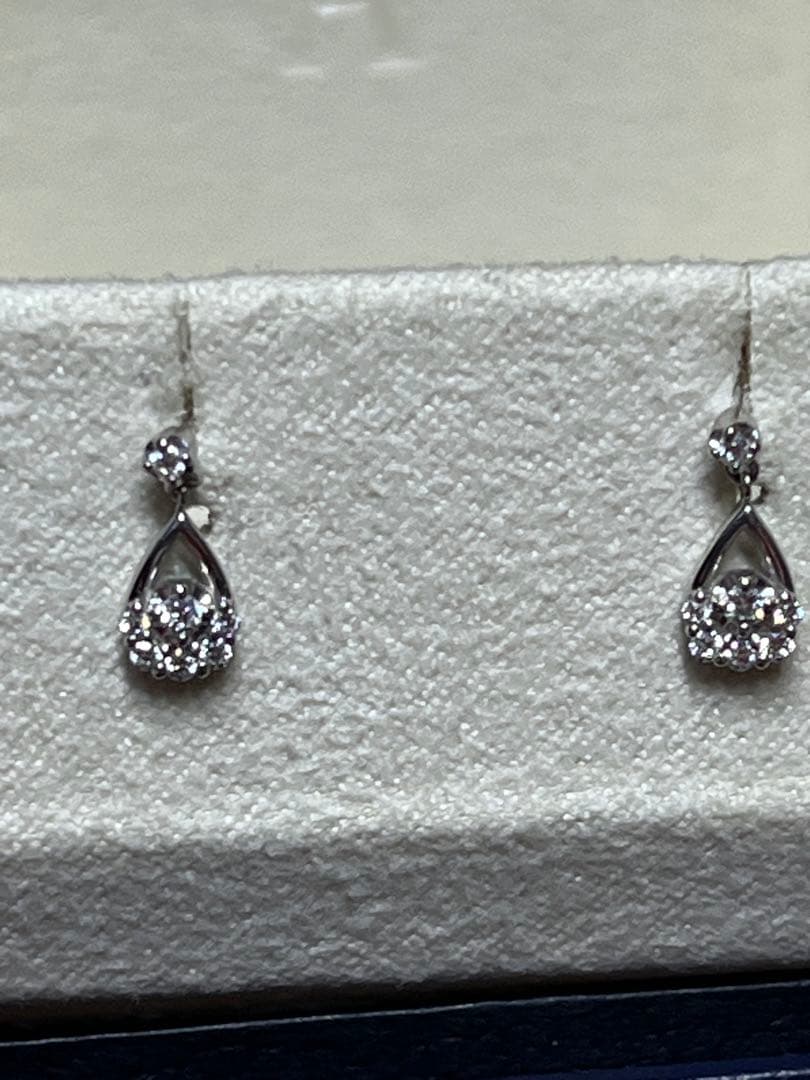 ヴァンドーム青山 プラチナ ダイヤモンド付ピアス ティアドロップ型