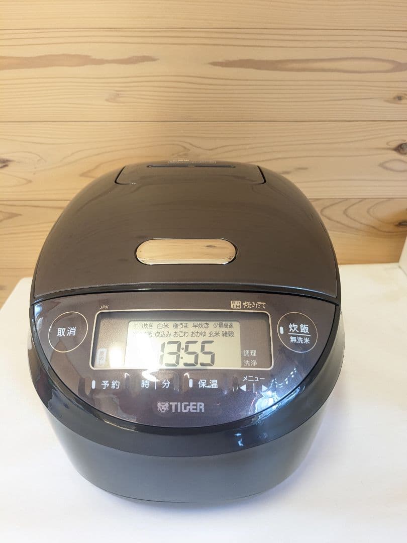 【未使用】タイガー　TIGER 炊飯器 5.5合 ブラウン JPK-B100T