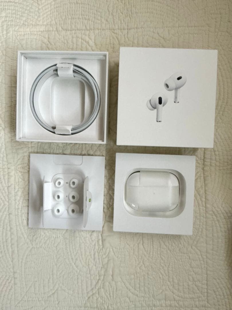 AirPods Pro 第2世代　充電ケース・Lightningケーブル付き