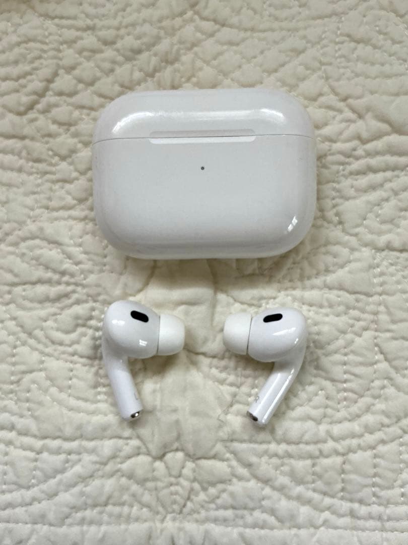 AirPods Pro 第2世代　充電ケース・Lightningケーブル付き