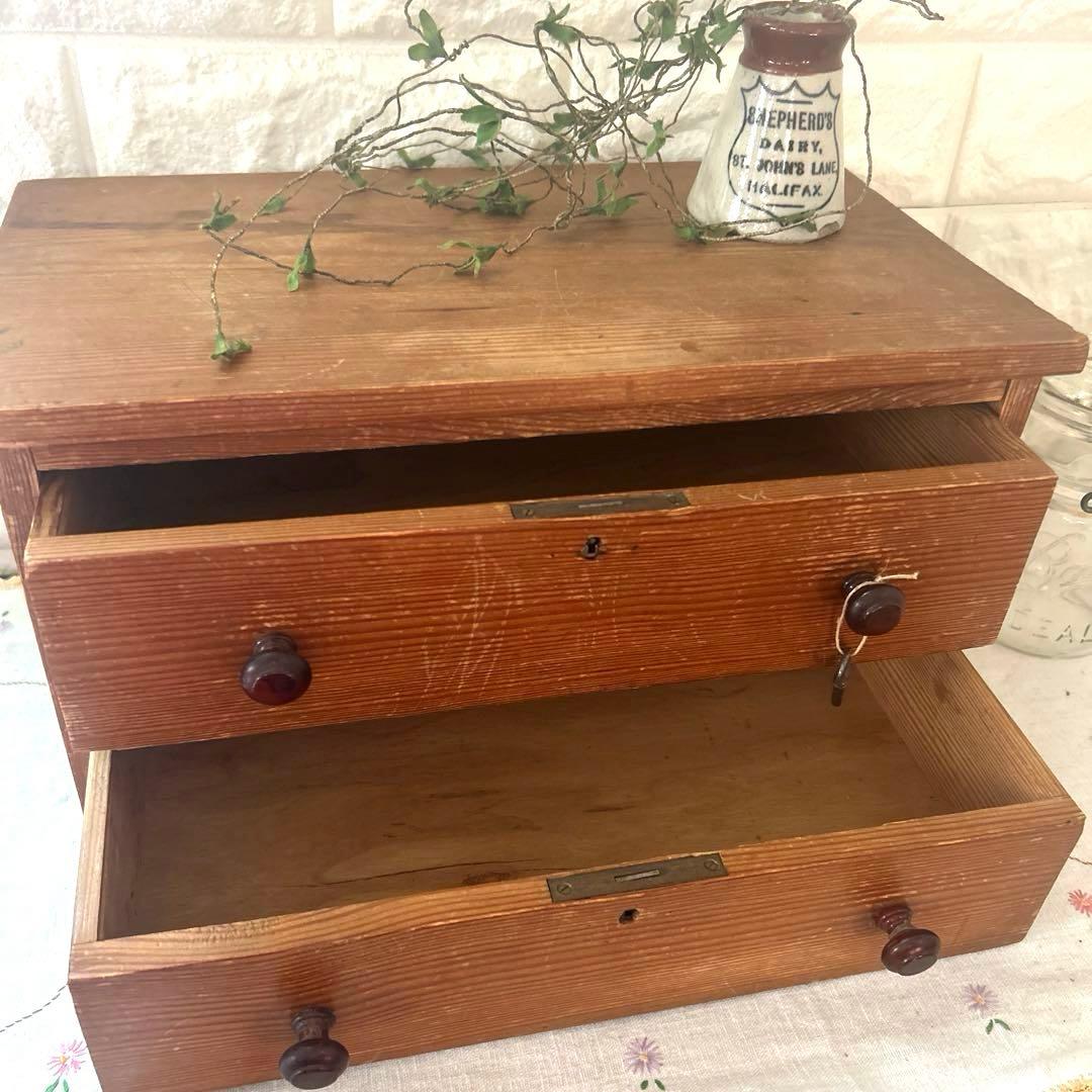 イギリスアンティーク　オールドパイン　鍵付きスモールチェスト