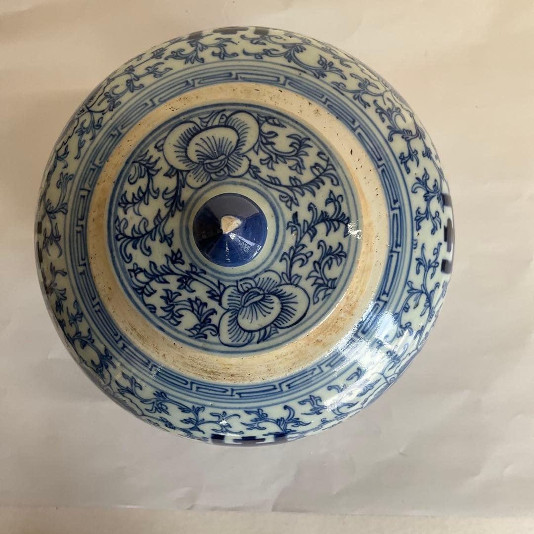 中国　染付草花文蓋付壺　明末清初期(17世紀)頃