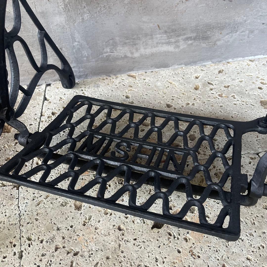 アンティークミシン脚テーブル　【MISHIN 】足踏みミシン　網目　レトロ雑貨