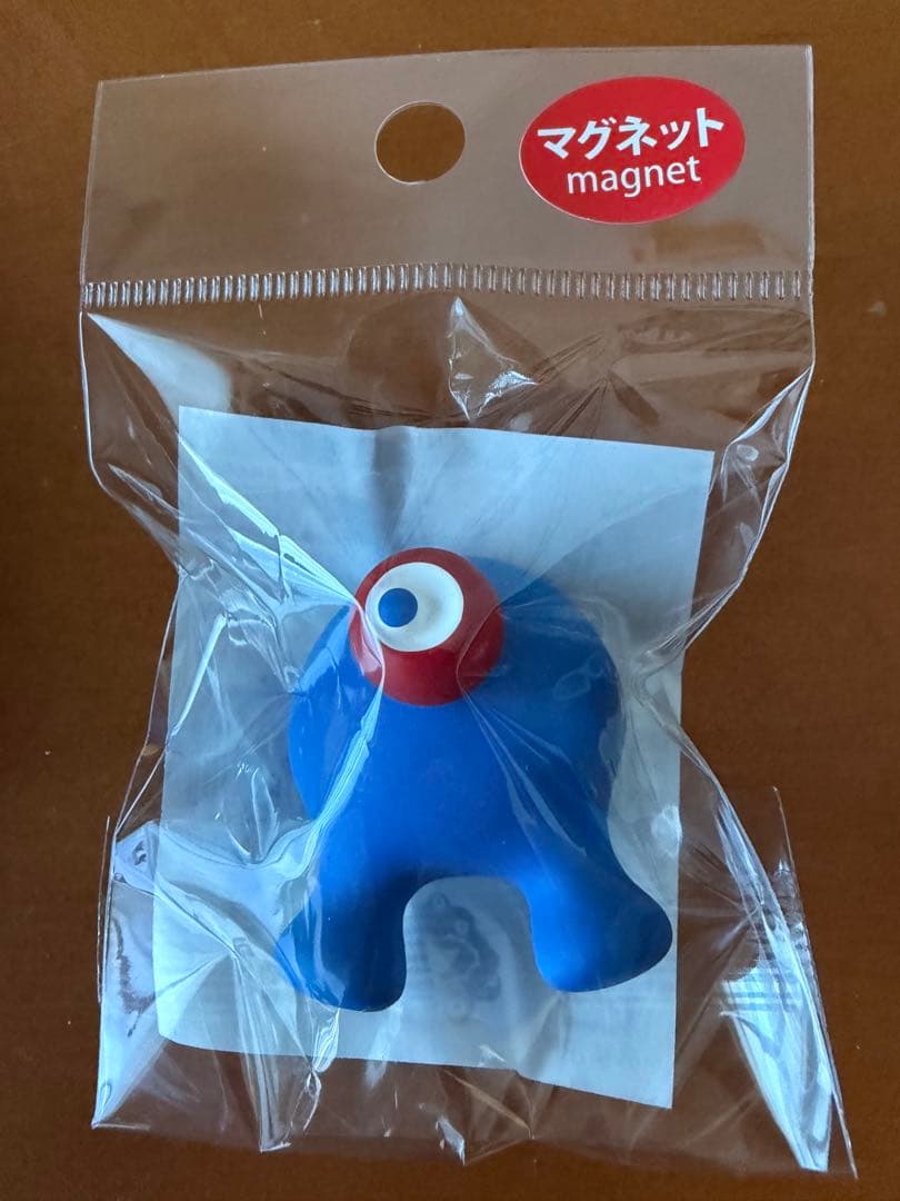 フチのりミャクミャク おしりマグネット　ピンバッジ4個セット