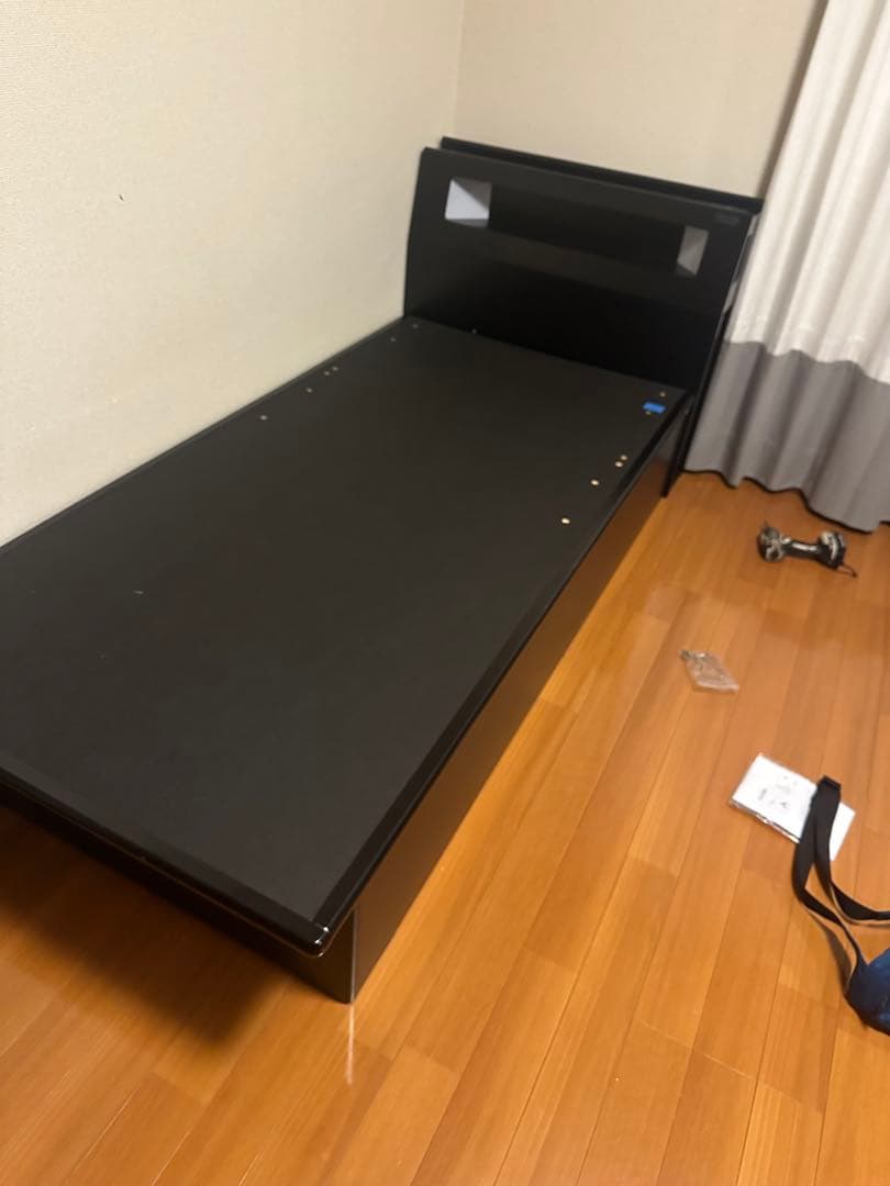 油圧式、収納機能付きのシングルベッド