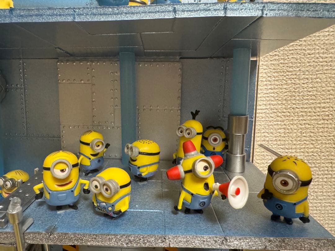 ミニオンズ　ジオラマ　『ミニオン工場』 ミニオン44体＋グルー1体
