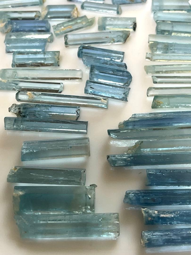 天然アクアマリン原石ロット - 結晶美と透明感 203.25ct ベトナム産