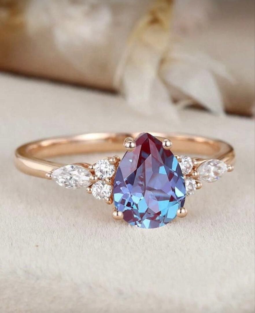 12号くらい パープルサファイア 青と紫が混じった綺麗な宝石 18Kモアサナイト