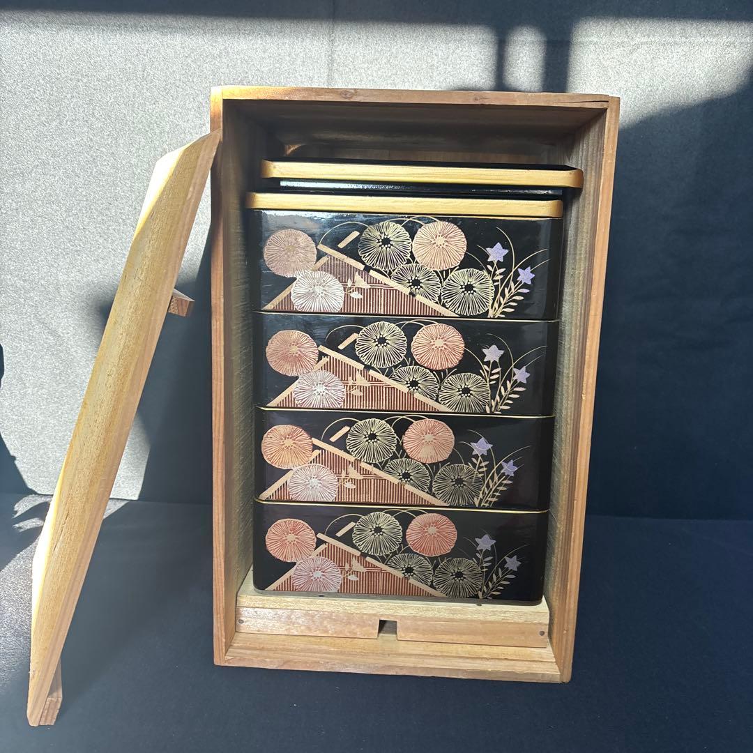 木製漆器　菊紋様 蒔絵　4段重箱　専用木箱付き 代り蓋つき