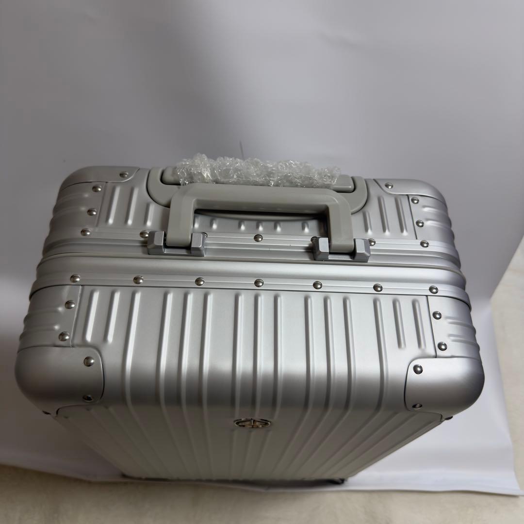 新品未使用メルセデスベンツ　アルミボディーキャリーケース4輪TASロック保存袋