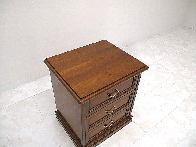 展示品　イタリア　キャメルグループ ウォールナット材ベッドサイドチェスト