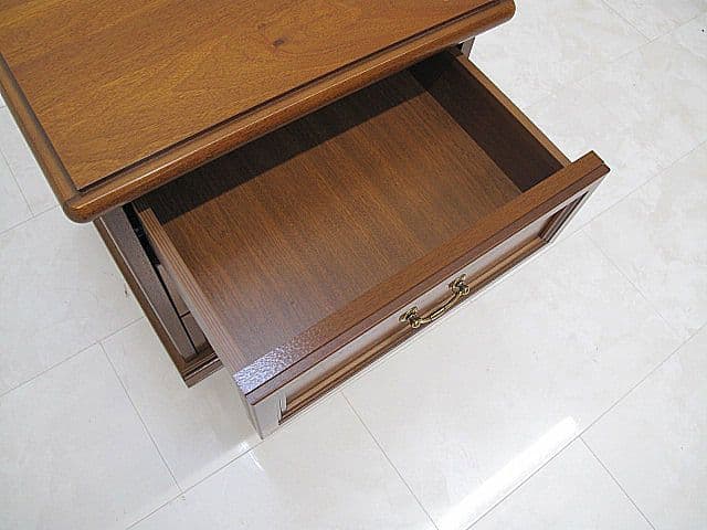 展示品　イタリア　キャメルグループ ウォールナット材ベッドサイドチェスト