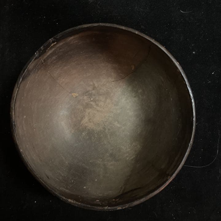 ペルー　地上絵のナスカの土中から発掘された土器です