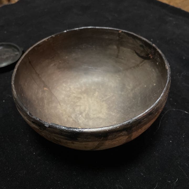 ペルー　地上絵のナスカの土中から発掘された土器です