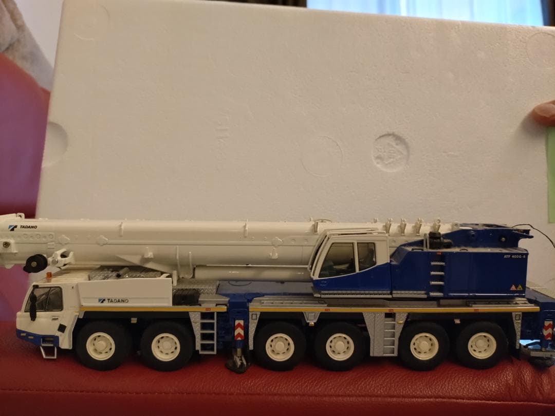 TADANO ATF 400G-6 クレーン模型