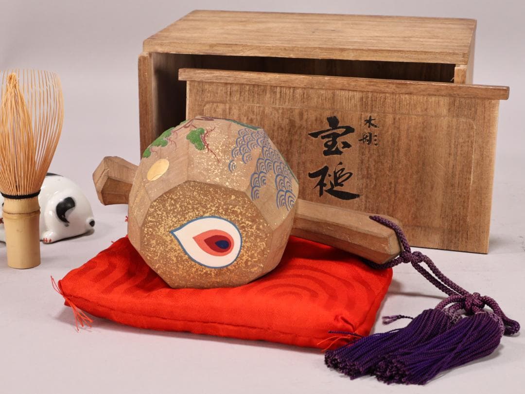 BK210　本物保証　 井波彫刻作家　四家井弘行 「 木彫 宝槌 」　彩色　置物