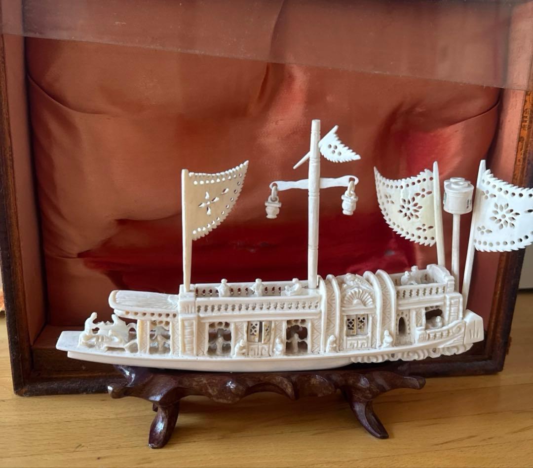 象牙風　彫り物船