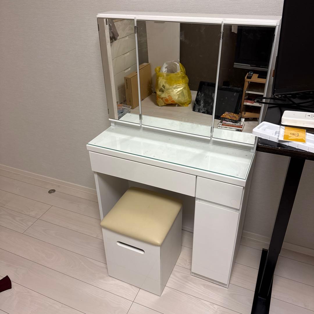 ニトリ　ドレッサー（三面鏡、イス付き）