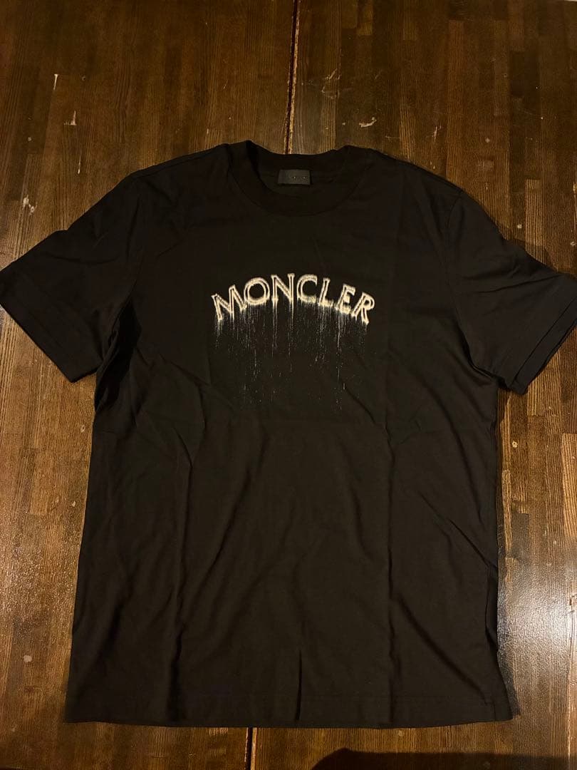 MONCLER ブラック ロゴ Tシャツ