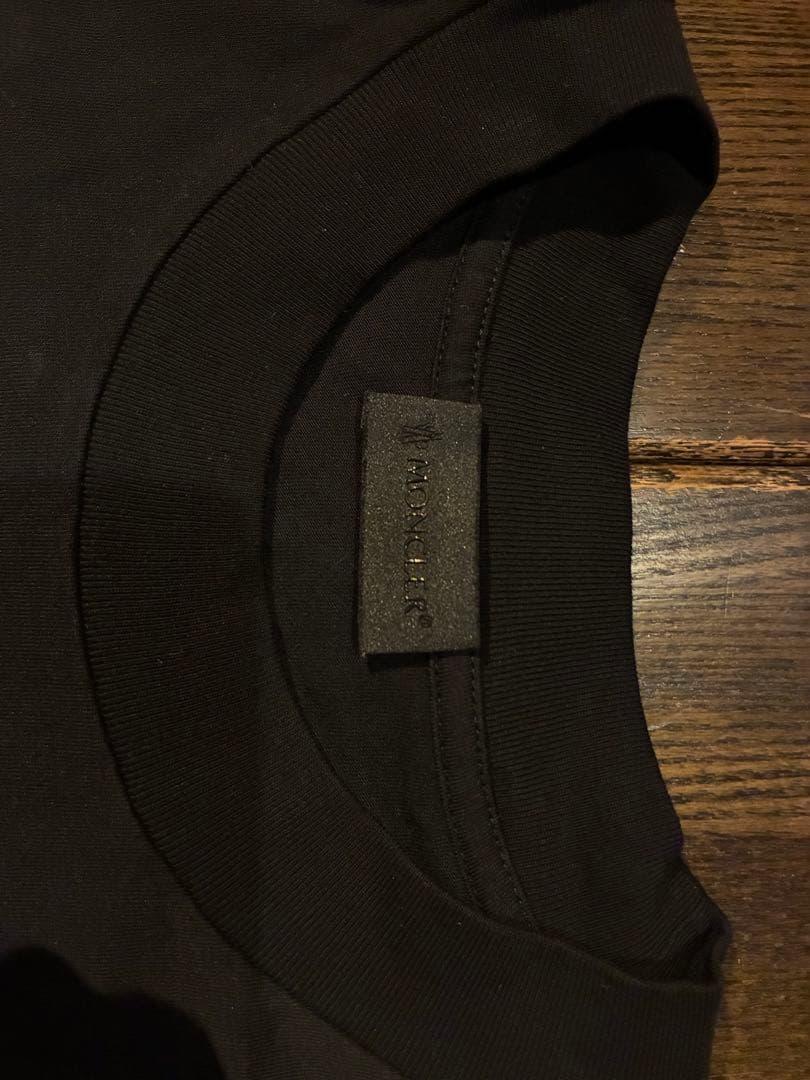 MONCLER ブラック ロゴ Tシャツ