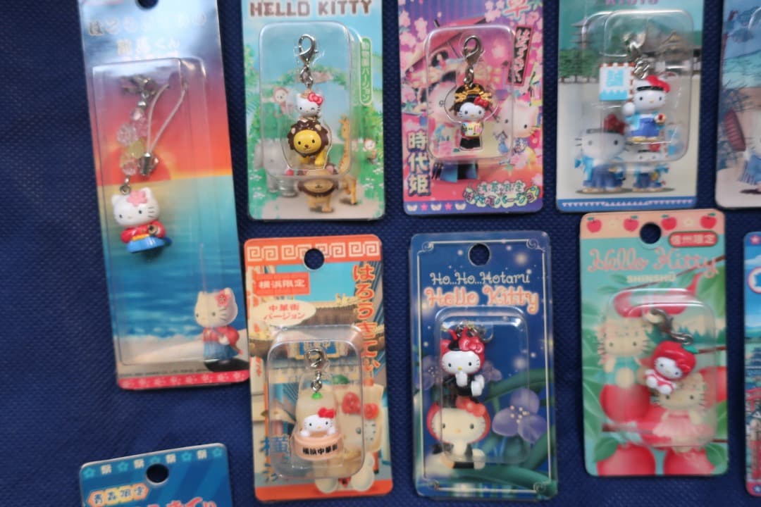 ２５点まとめ売り ご当地キティ ストラップ キーホルダー 未開封２４ 開封１