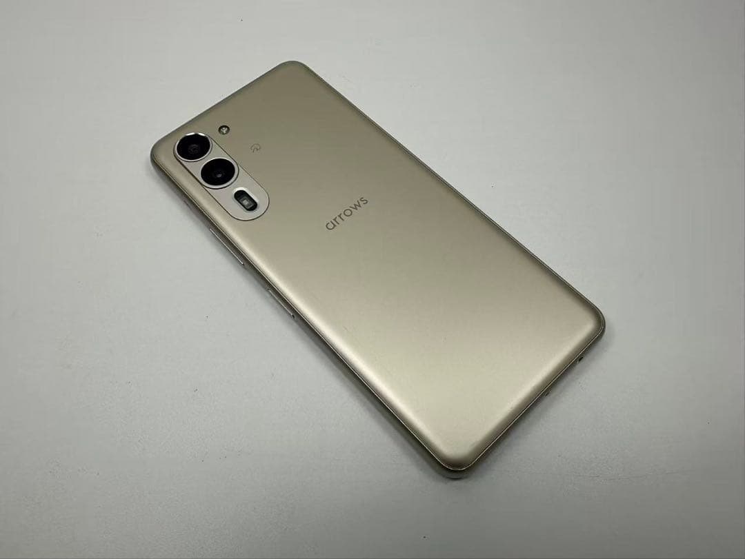 美品 Arrows We2 Plus F-51E 256GB シャンパンシルバー