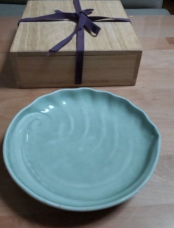 鍋島青磁　貝形皿　木箱つき