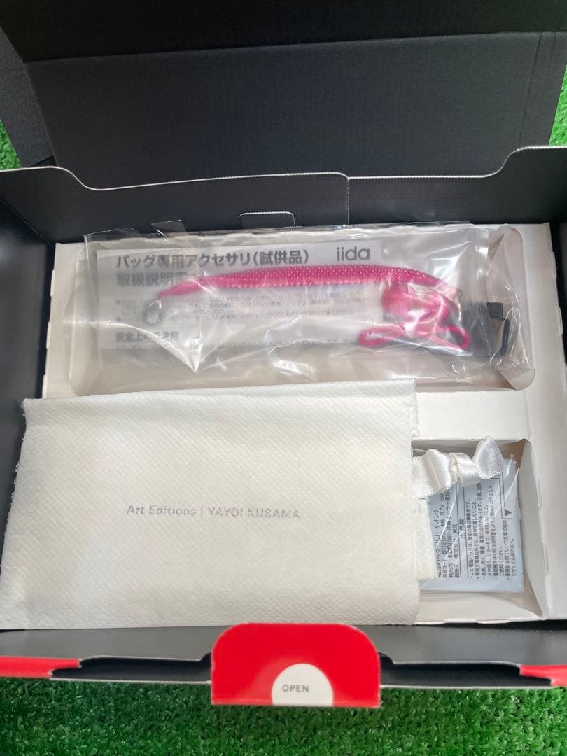 【新品未使用】草間彌生　iida ガラケー　宇宙へ行くときのハンドバッグ