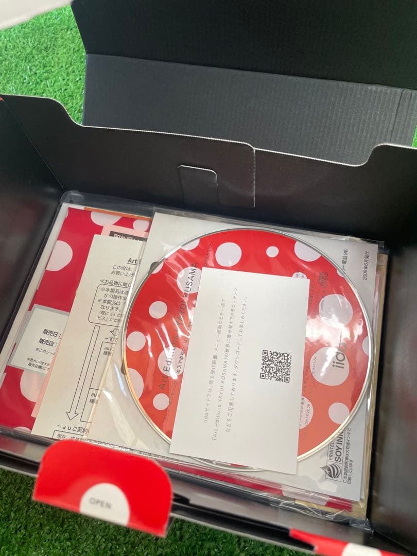 【新品未使用】草間彌生　iida ガラケー　宇宙へ行くときのハンドバッグ