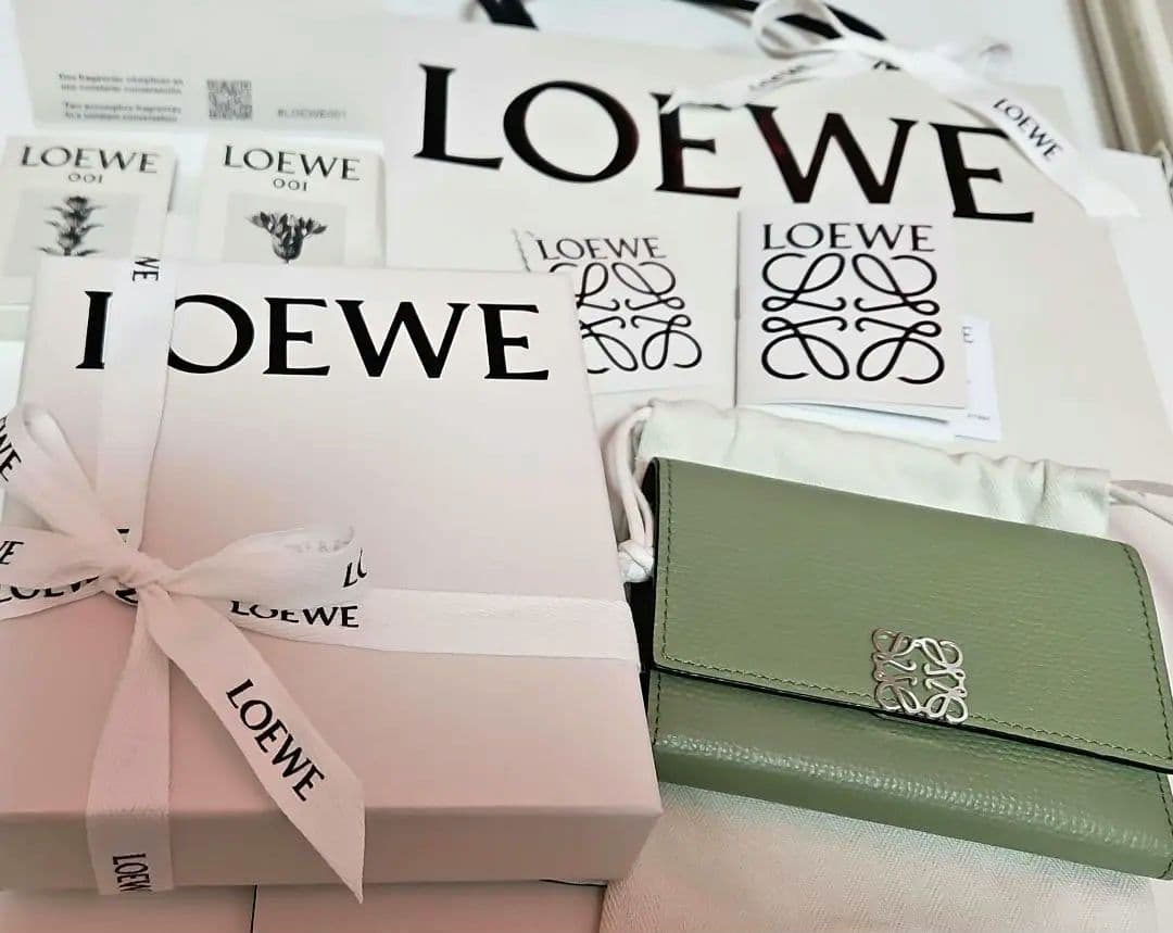 LOEWE グリーン レザー 三つ折り財布