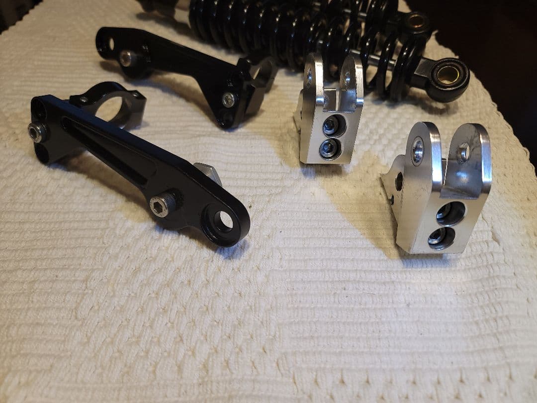 ●値下げいたしました●ZRX400 細巻きリアショックとレイダウンキットのセット